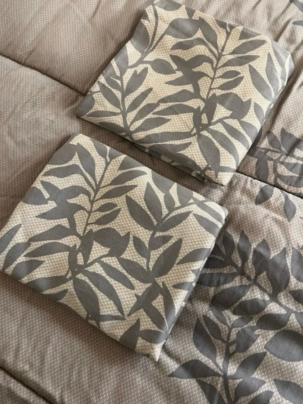 Calvin Klein Madeira Leaf Duvet /Sham set